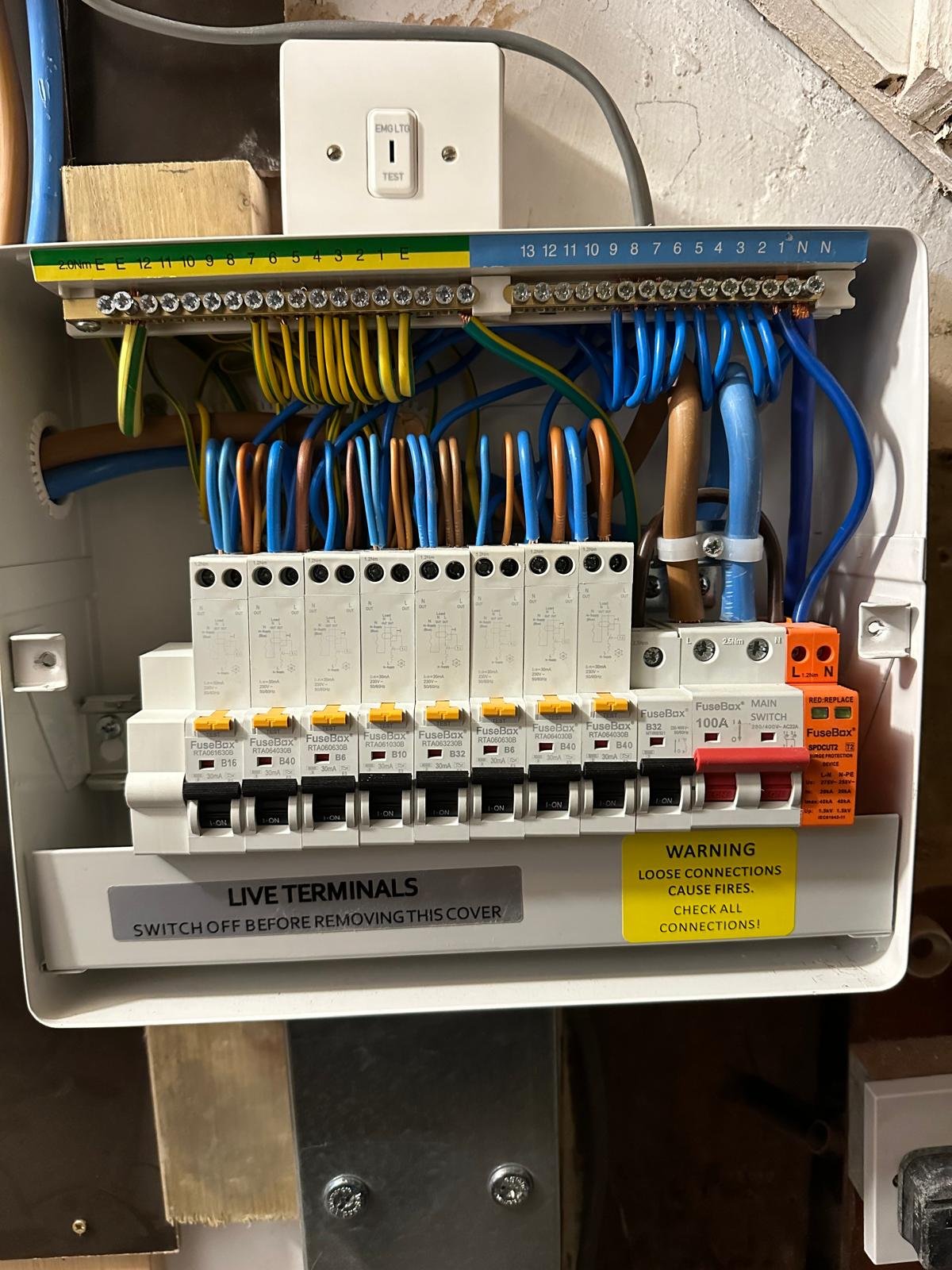 Emergency electrician London